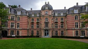 Kasteel Ravenhof castle in Stabruck, Belgium