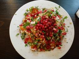Vegetable salad is delicious