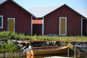 red wooden houses near the lake