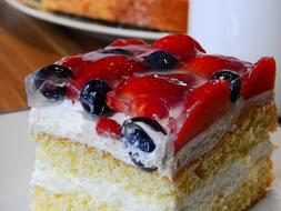 cream cake with berries