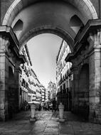 Calle Toledo Plaza black and white