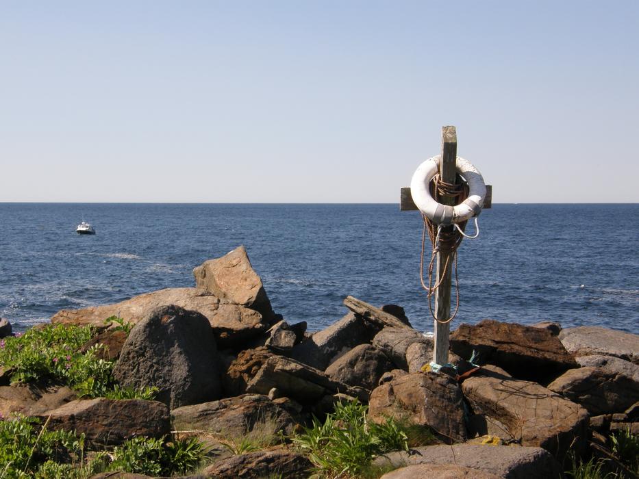 Mohegan Island coast
