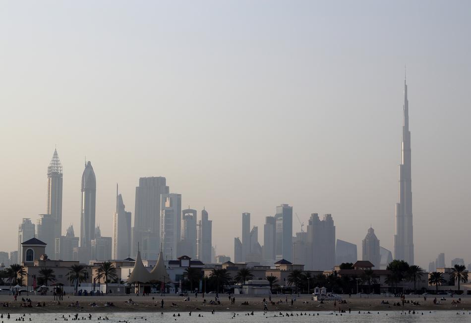 panoramic photo of Dubai in the haze