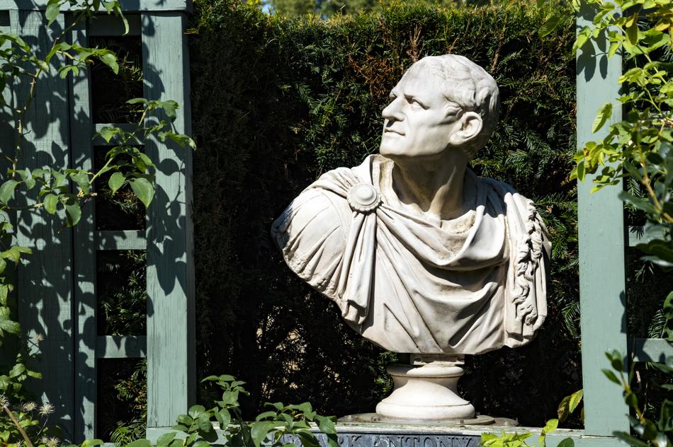 Statue History Old