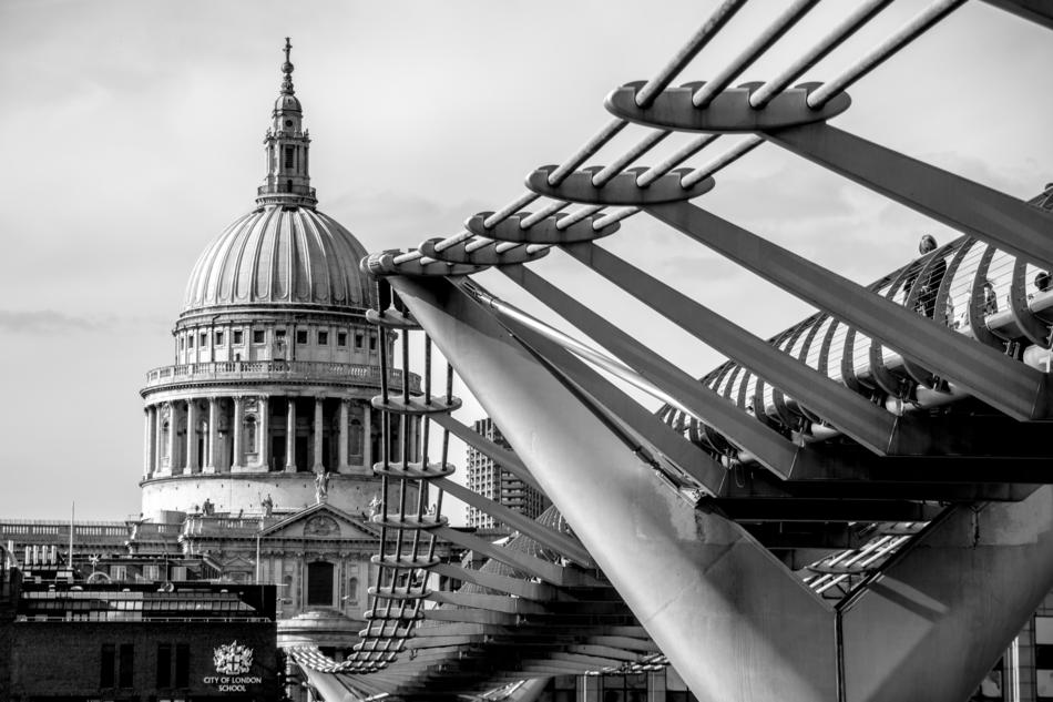 St'Pauls Cathedral Bridge black and white