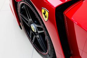 icon on the red car