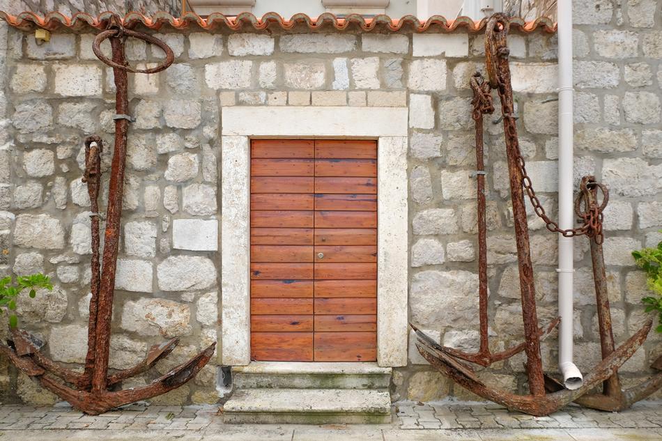 Background Door Design red