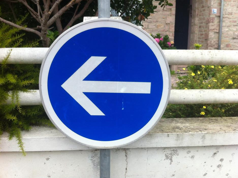 Arrow Sign This Way