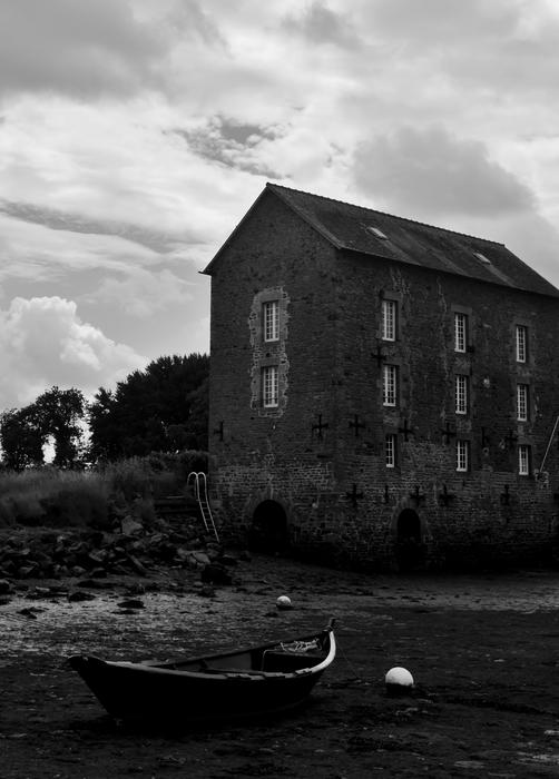 house and boat in black and white background