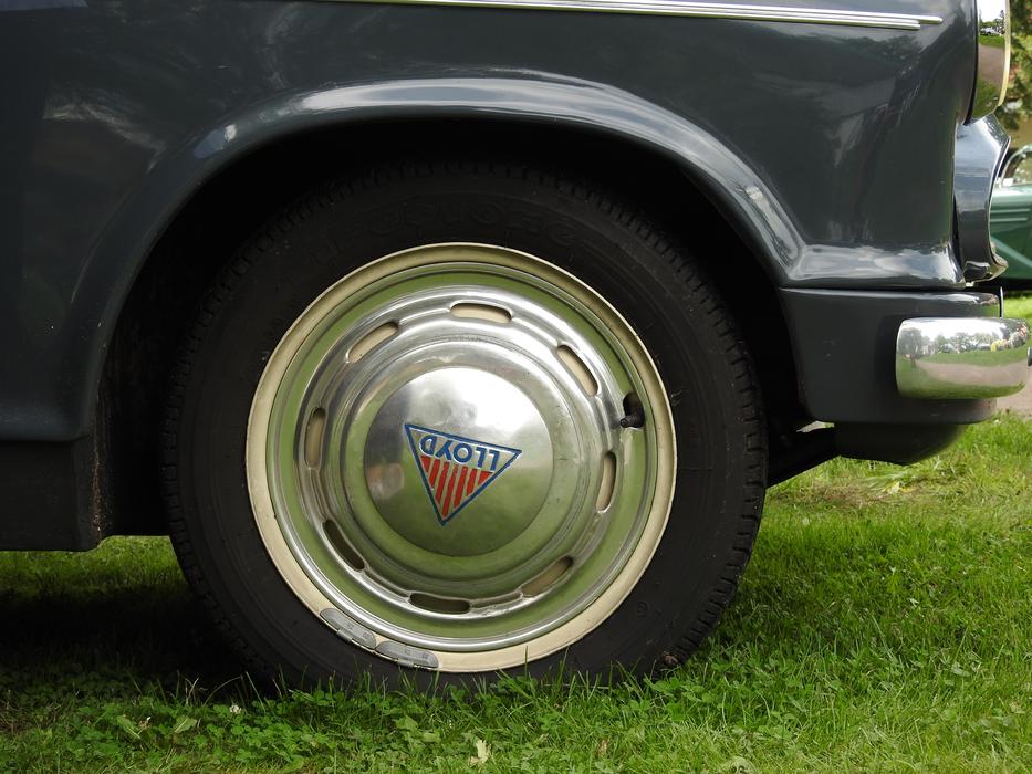 Mature Rim Auto
