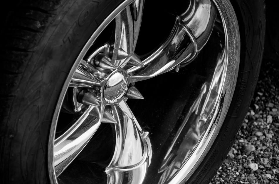 silver machine wheel