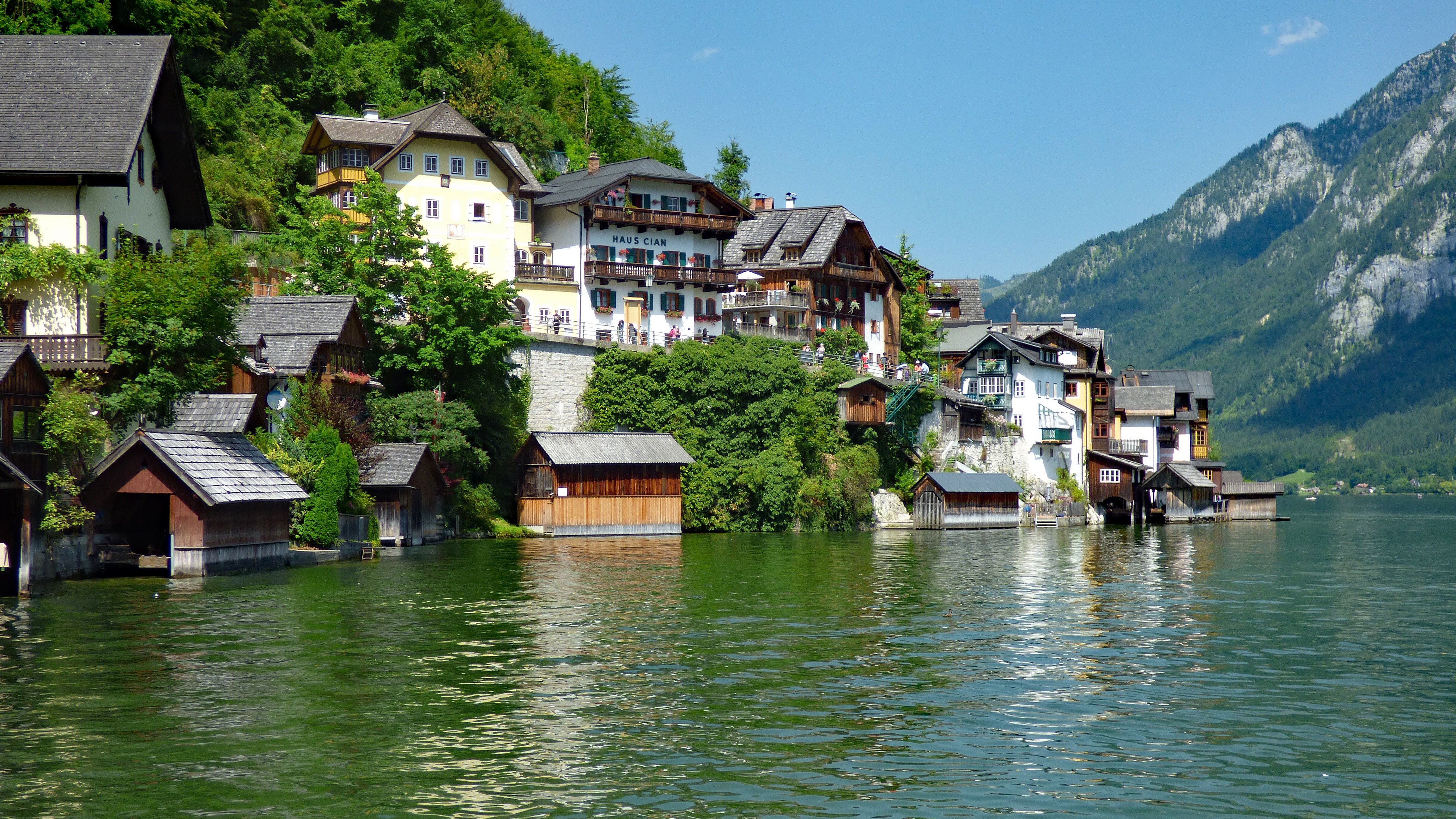 Городок в Австрии на озере Гальштат