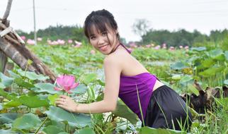 Asia Beauty girl with pink flowers