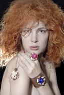 Model Beautiful Necklace