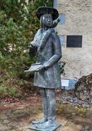 bronze sculpture by Wolf Hagen
