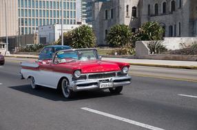 Havana Oldtimer car riding