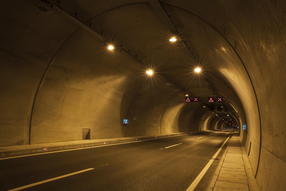 Tunnel Road Light