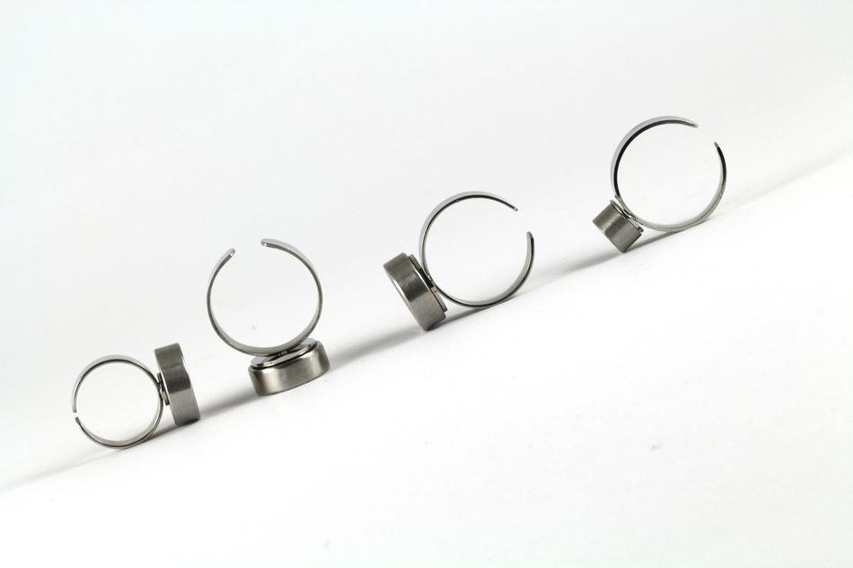 Rings Steel Tilted