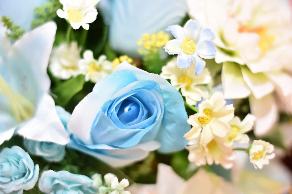 beautiful wedding bouquet of roses