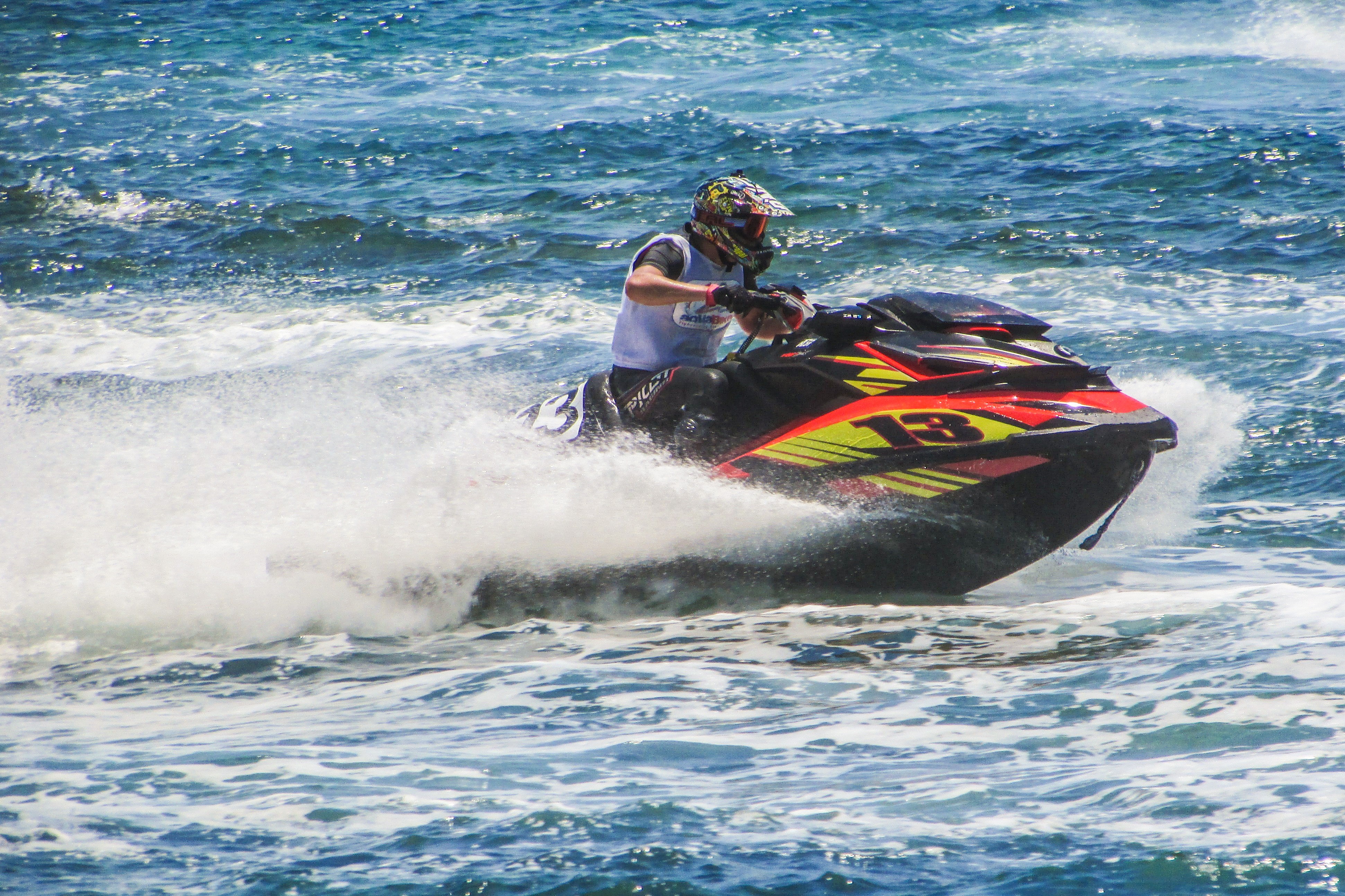 Скорость водного. Freestyle водные мотоциклы. Гидроцикл на подводном крыле. Скорость Jetski. Водные лыжи на подводных крыльях.