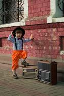 Boy Retro hat red pants