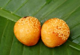 fried sesame balls