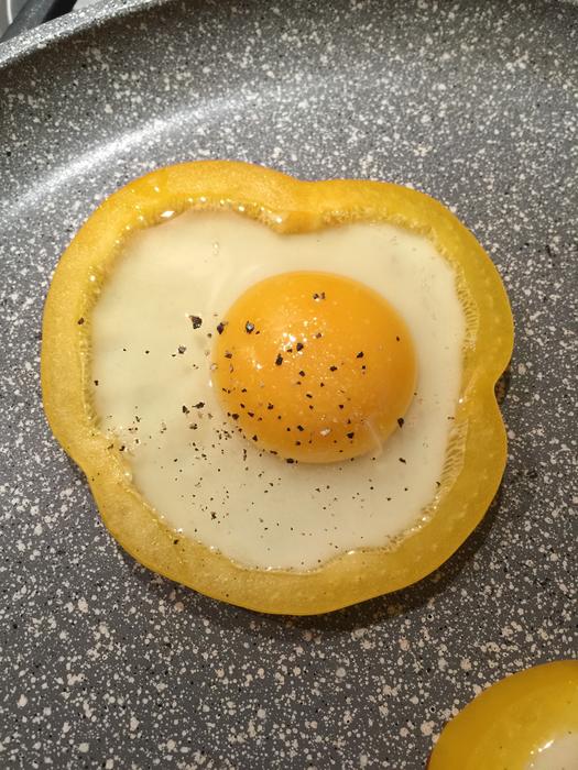 Eggs in Peppers