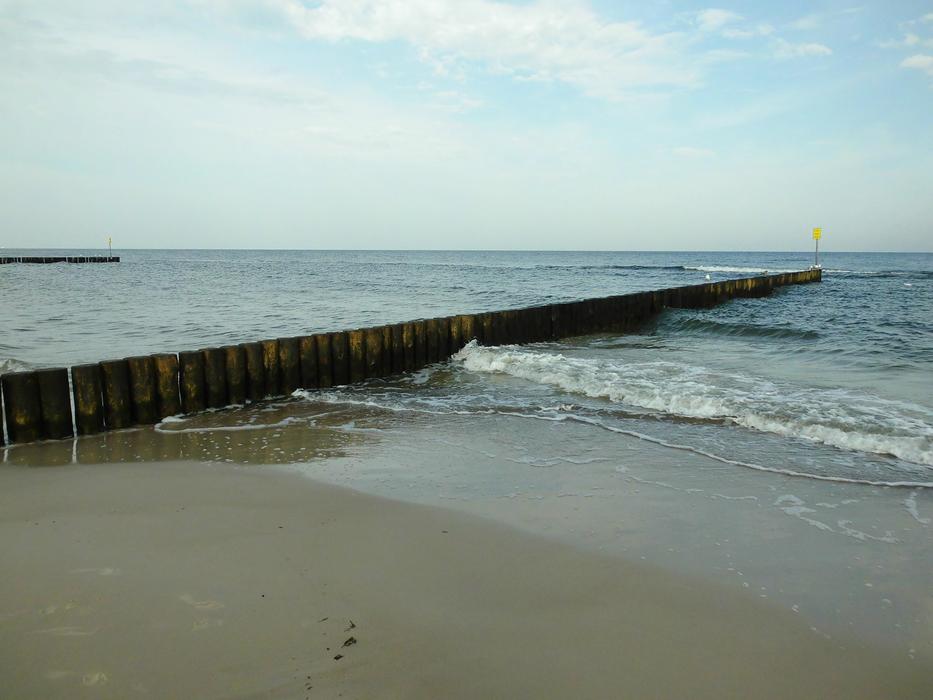 long bridge with the sea