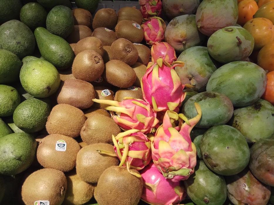 tropical fruit market