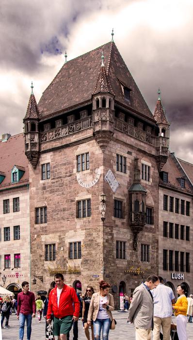 Architecture Nassauer House and people