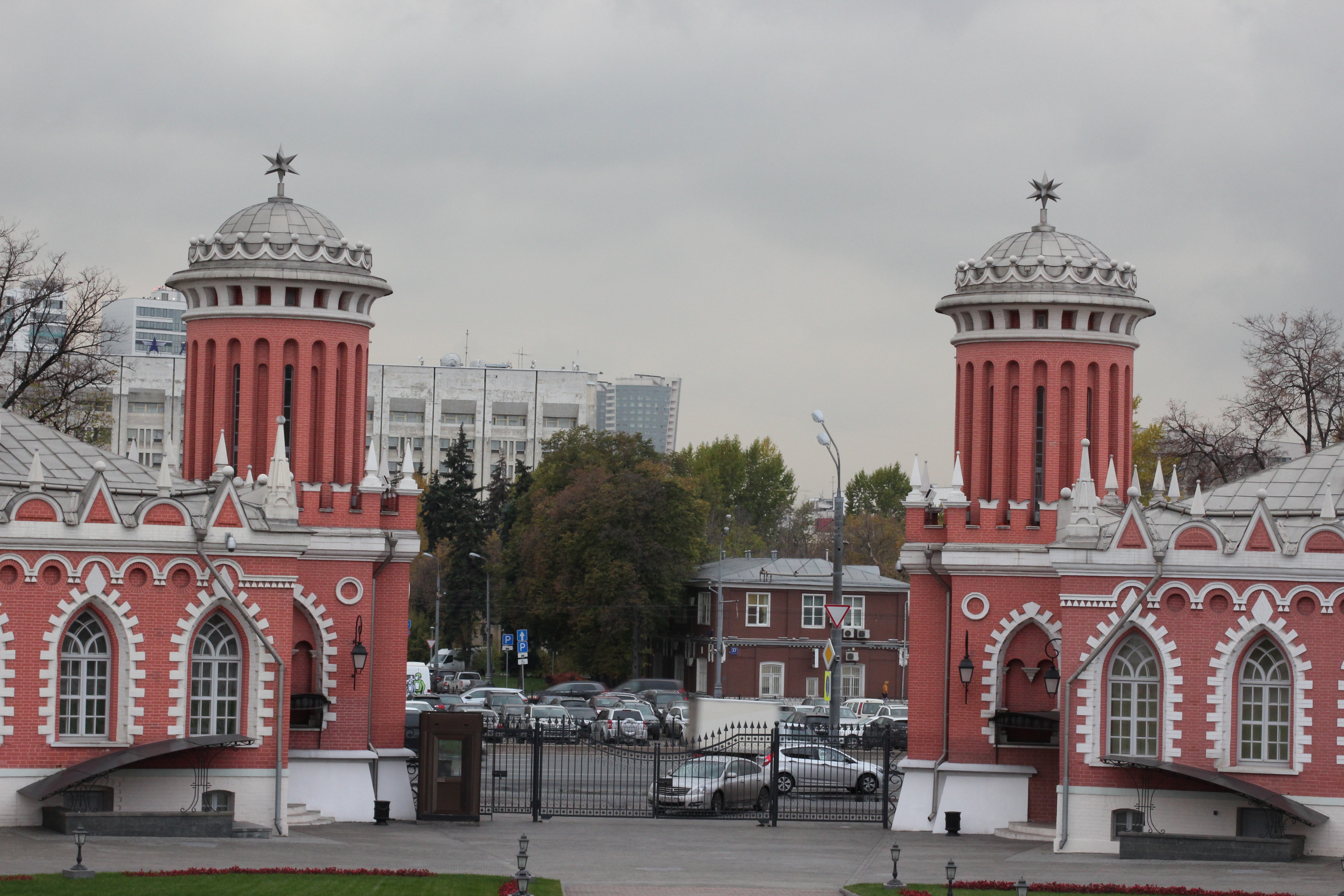 здания памятники в москве