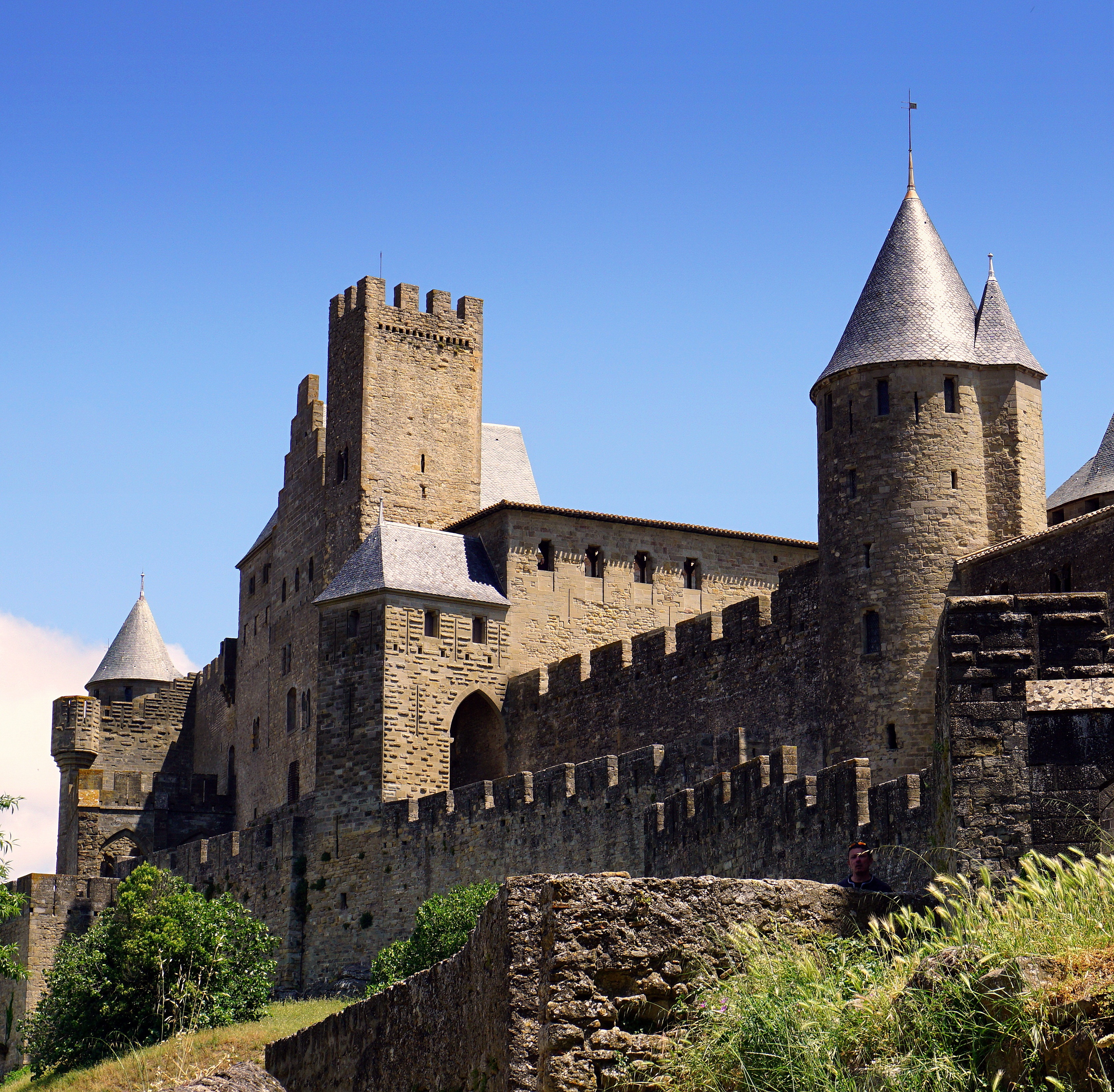 Замок средние. Каркассон замок. Замок Каркассон Франция. Крепость Каркасон Каркасон. Город-крепость Каркассон (13—14 ВВ.),.
