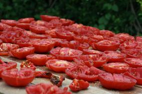 Sliced tomatoes are delicious