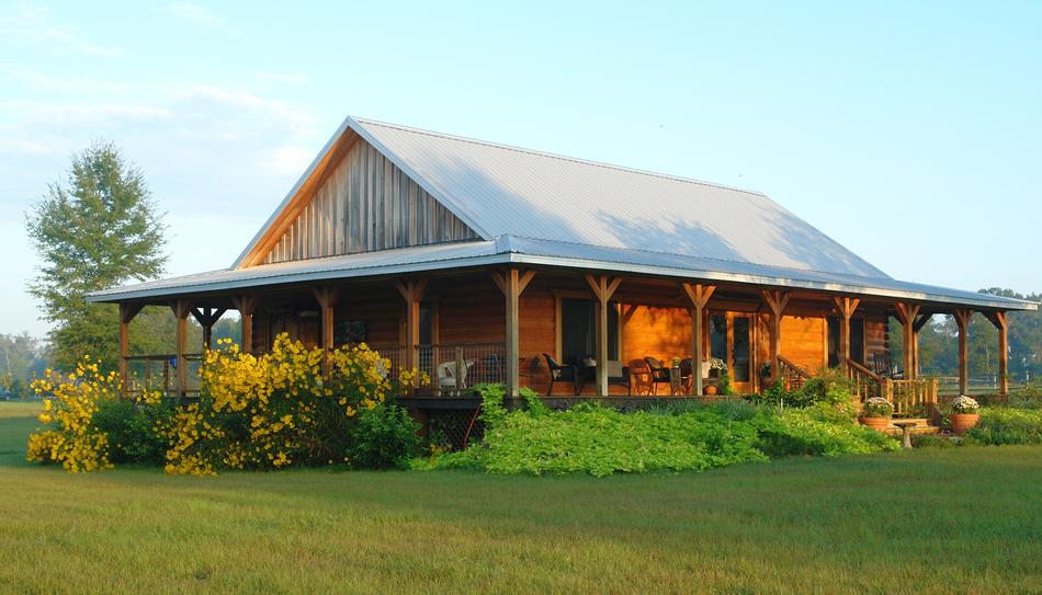 Log Home Farm green garden