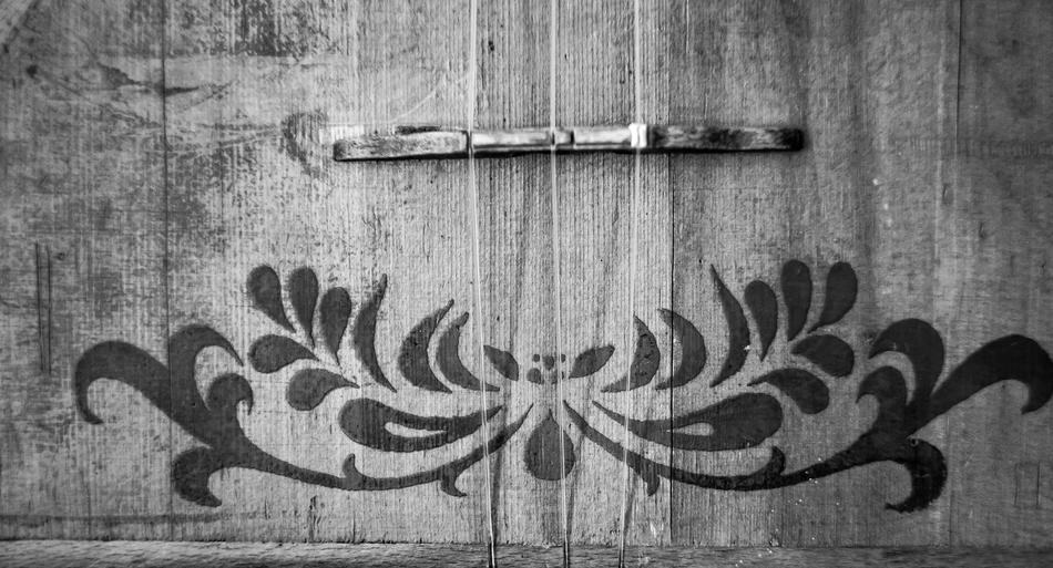 Balalaika Black And white