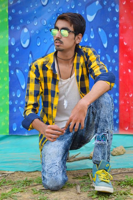 Model Outdoor Young