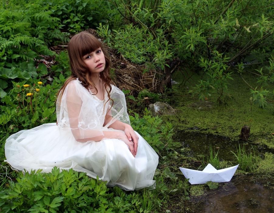 paper Ship and Girl Forest