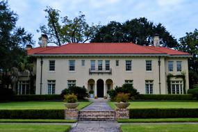 Beautiful Luxury home with the beautiful, green garden on the River Oak Road in Houston, Texas