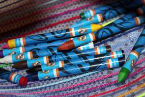 Crayons Kit School