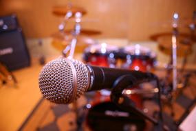 Microphone Studio orange wall