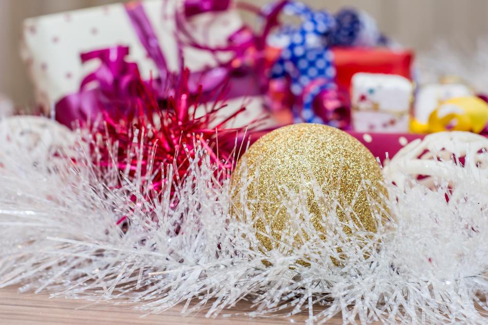 toys golden gifts snowy