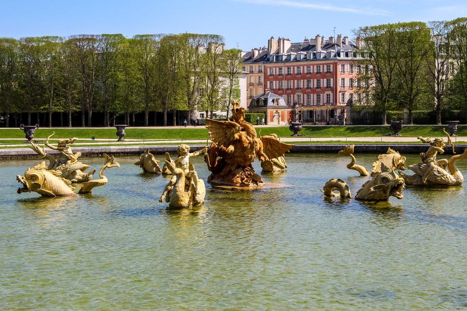 Versailles Park Lake and statue