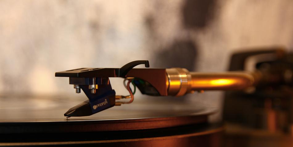 Turntable Tinge