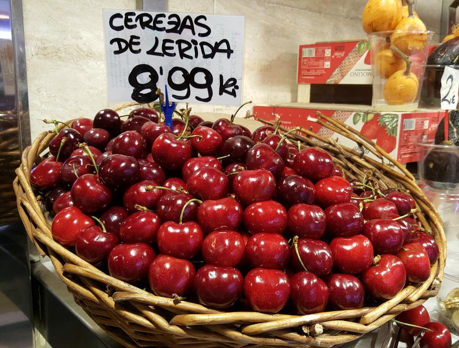 Cherries in La Bouqeria Market