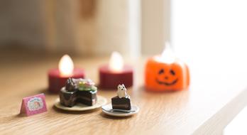 little candlelit dessert