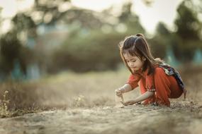 girl child play with sand