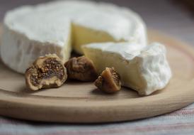 Milk cheese with nuts