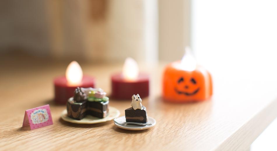 little candlelit dessert