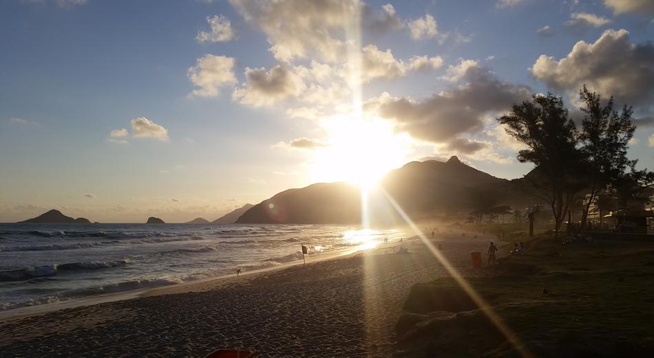 dazzling sun by the ocean