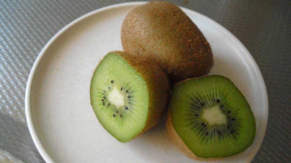 Sour kiwi sliced